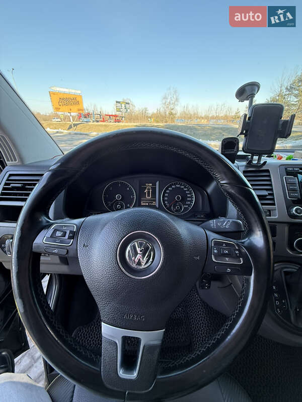 Volkswagen Caravelle 2014