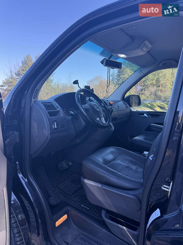 Volkswagen Caravelle 2014