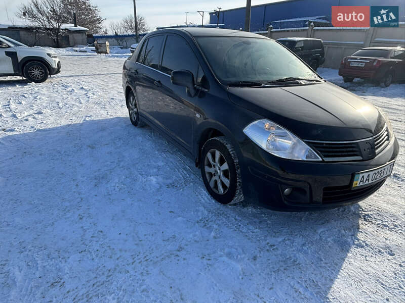 Nissan TIIDA 2010