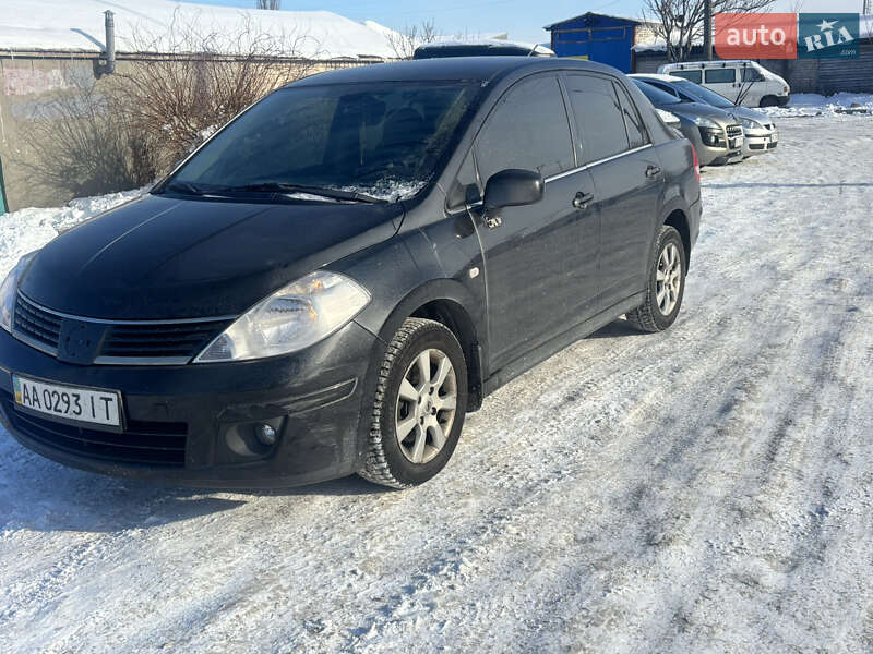 Nissan TIIDA 2010