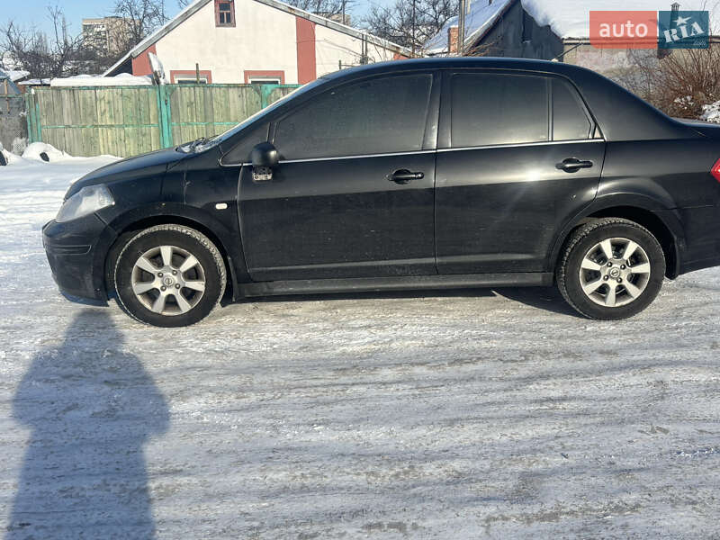 Nissan TIIDA 2010