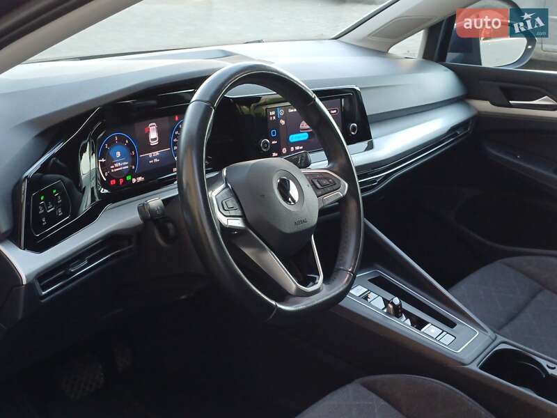 Volkswagen Golf 2021