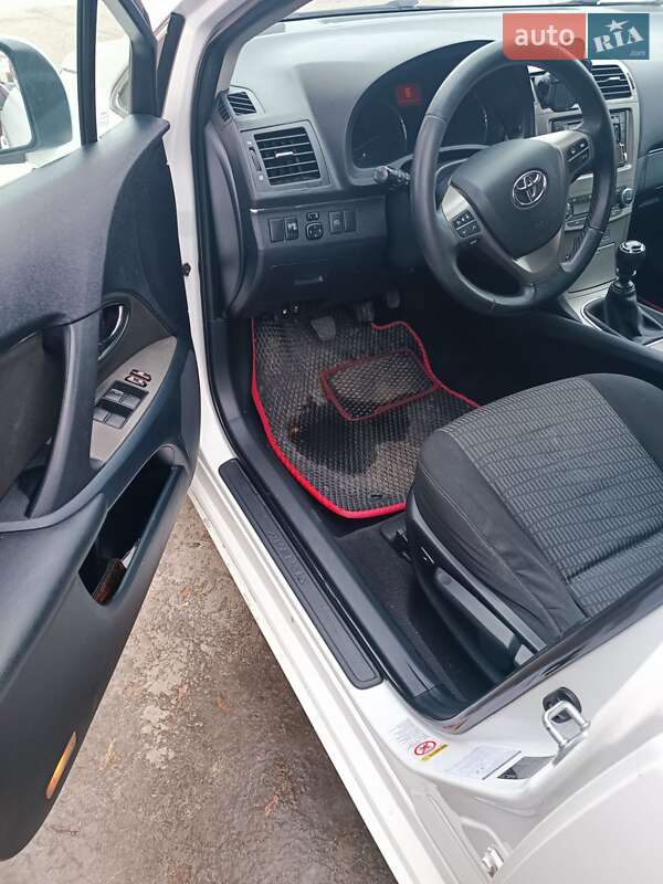 Toyota Avensis 2011