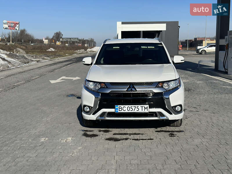 Mitsubishi Outlander 2021