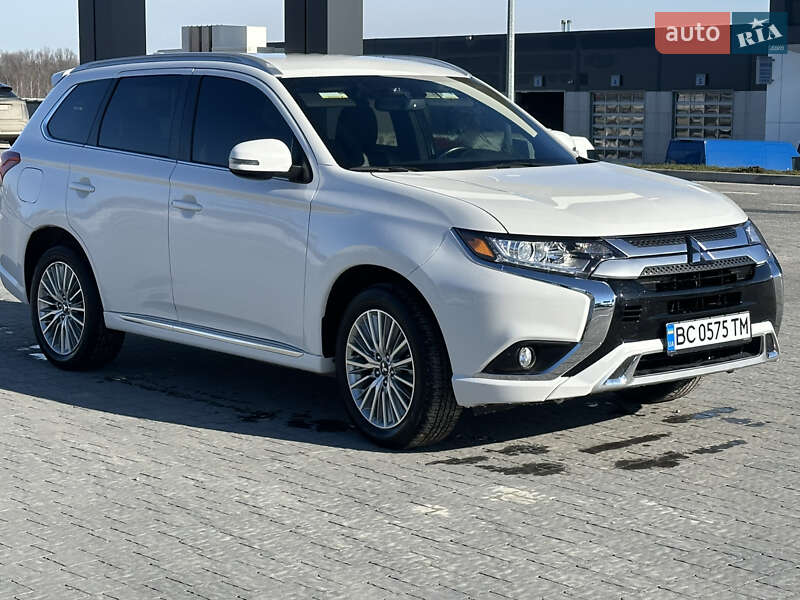 Mitsubishi Outlander 2021