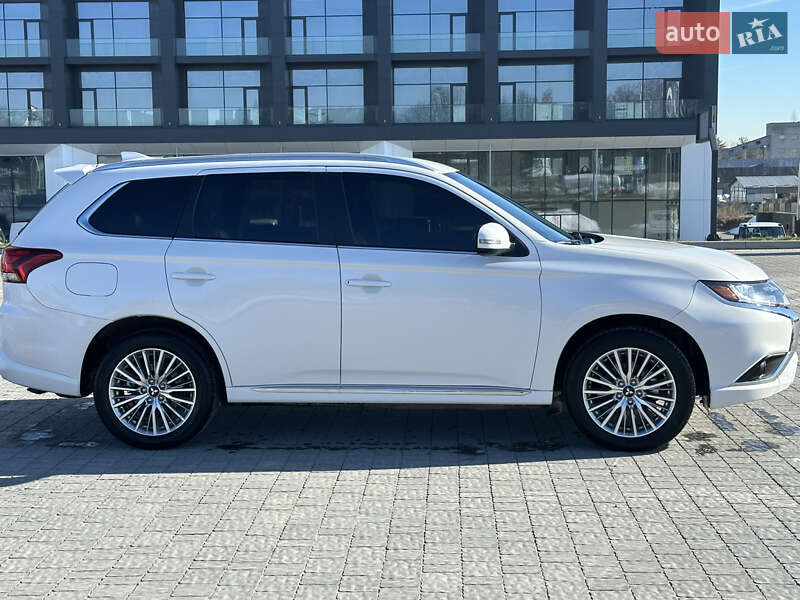 Mitsubishi Outlander 2021