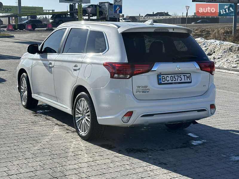 Mitsubishi Outlander 2021