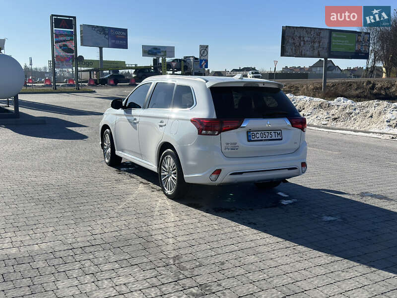 Mitsubishi Outlander 2021