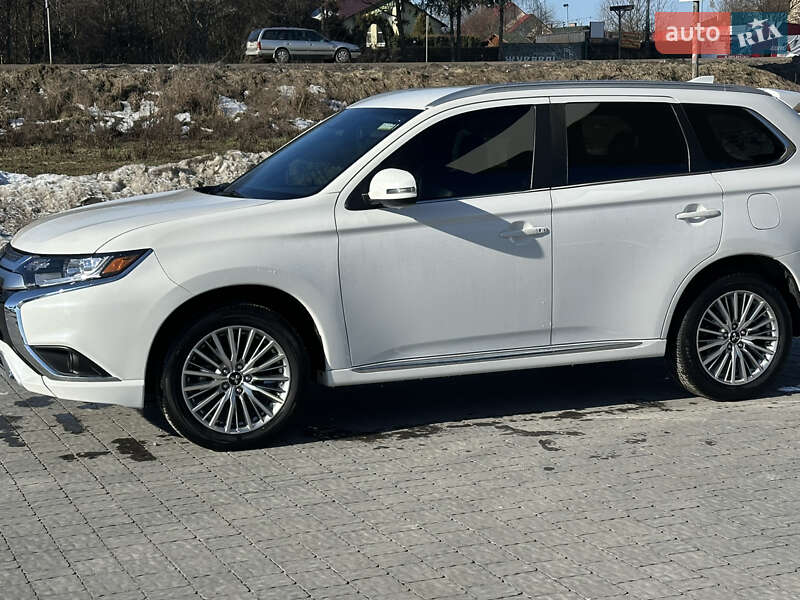 Mitsubishi Outlander 2021