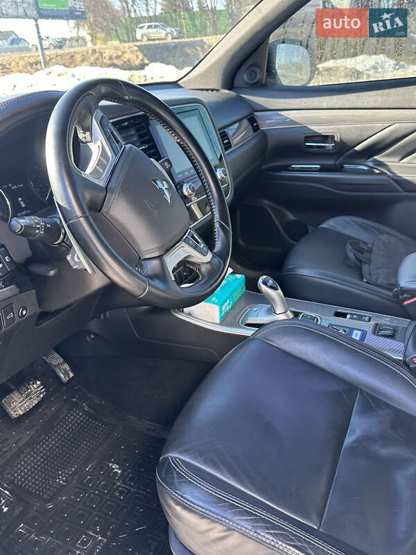 Mitsubishi Outlander 2021