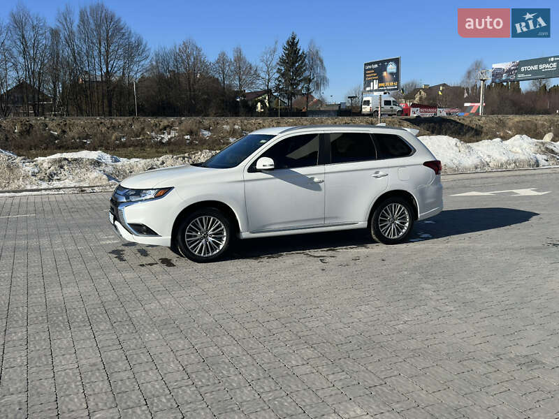 Mitsubishi Outlander 2021