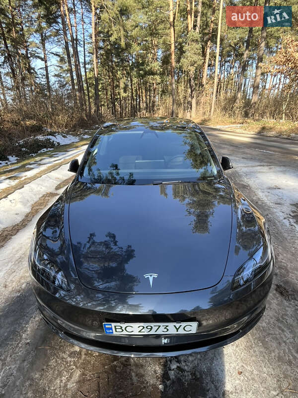 Tesla Model 3 2024