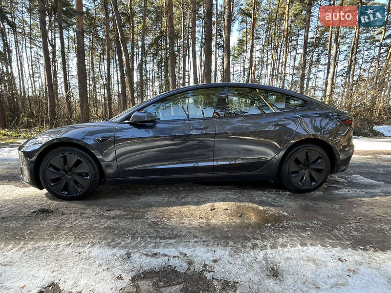 Tesla Model 3 2024