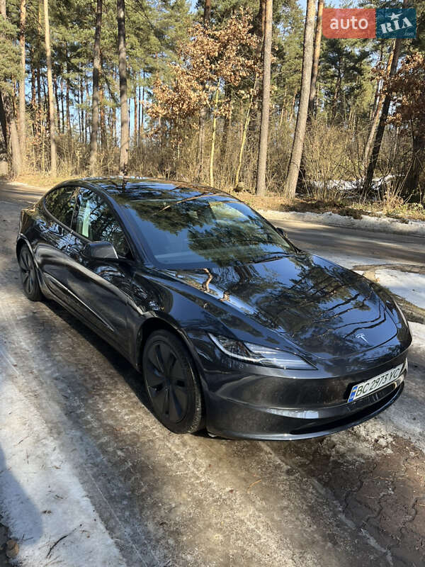 Tesla Model 3 2024
