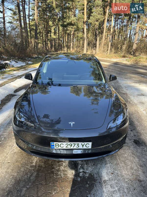 Tesla Model 3 2024