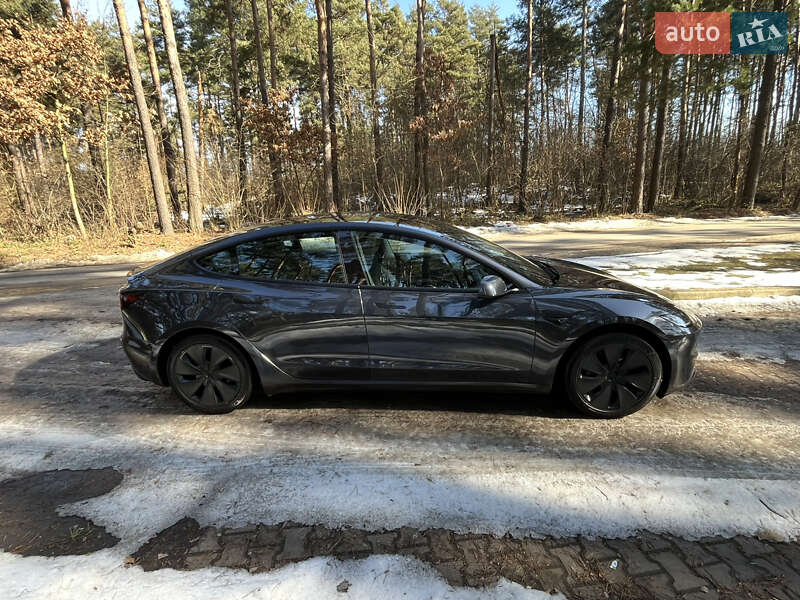 Tesla Model 3 2024