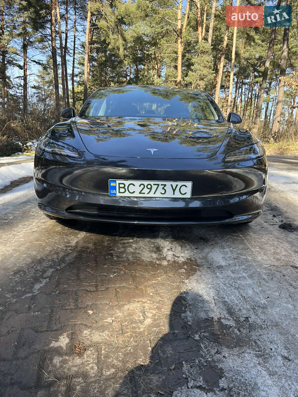 Tesla Model 3 2024