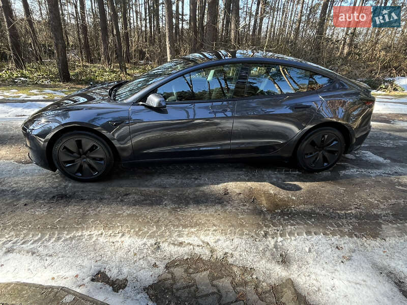 Tesla Model 3 2024