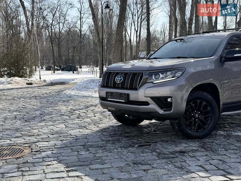 Toyota Land Cruiser Prado 2021