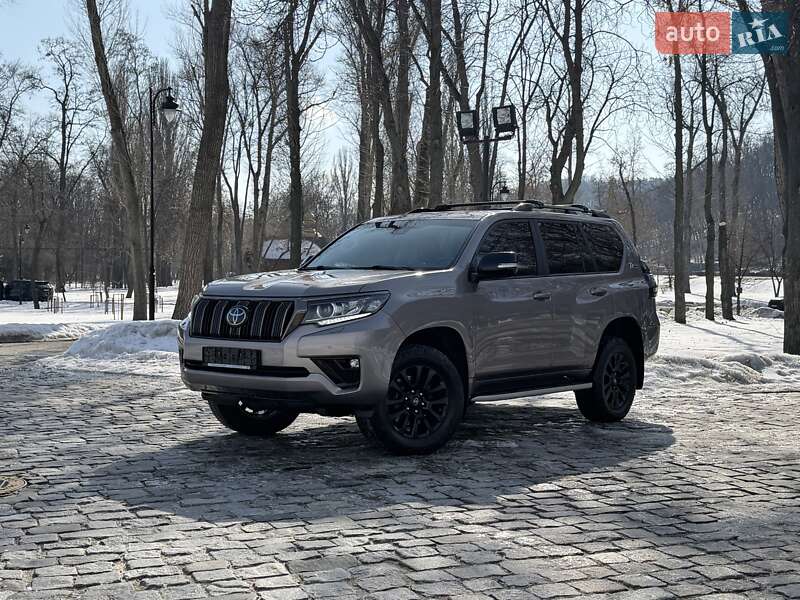 Toyota Land Cruiser Prado 2021