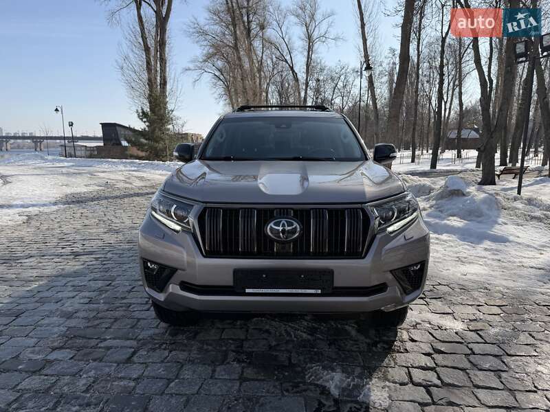 Toyota Land Cruiser Prado 2021
