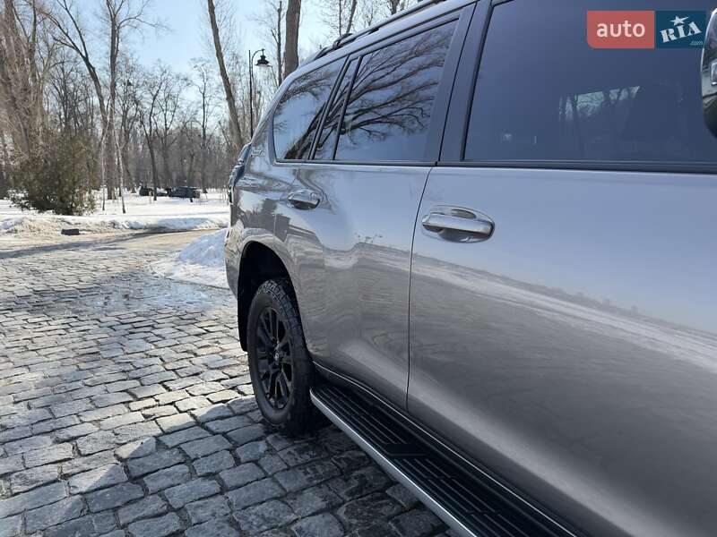 Toyota Land Cruiser Prado 2021