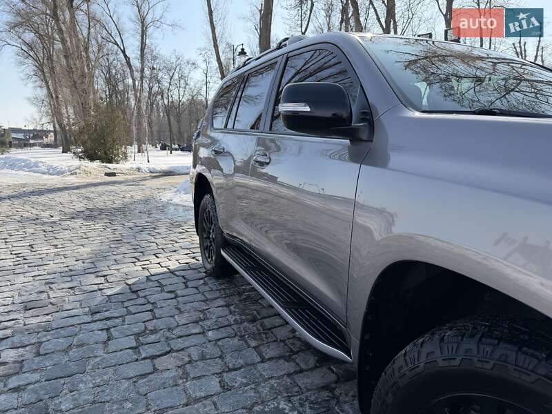 Toyota Land Cruiser Prado 2021