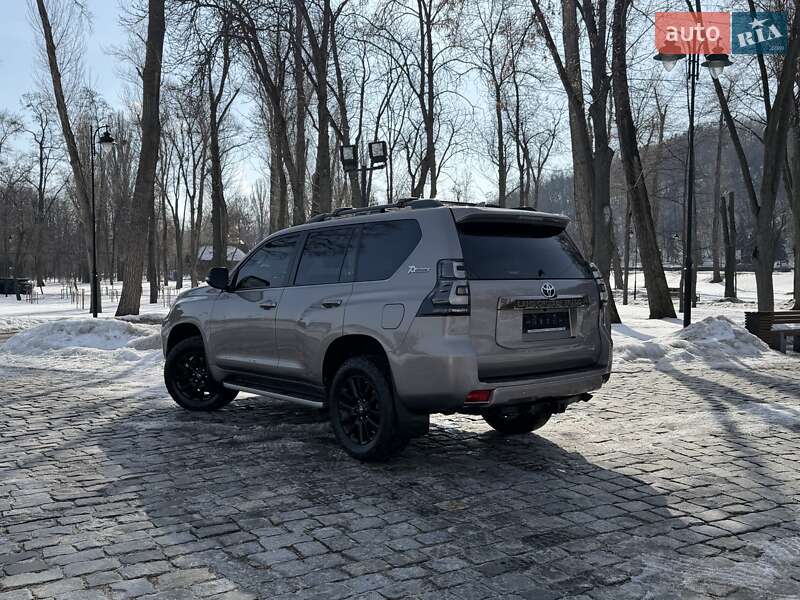 Toyota Land Cruiser Prado 2021