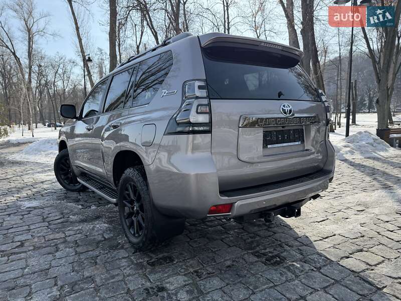 Toyota Land Cruiser Prado 2021