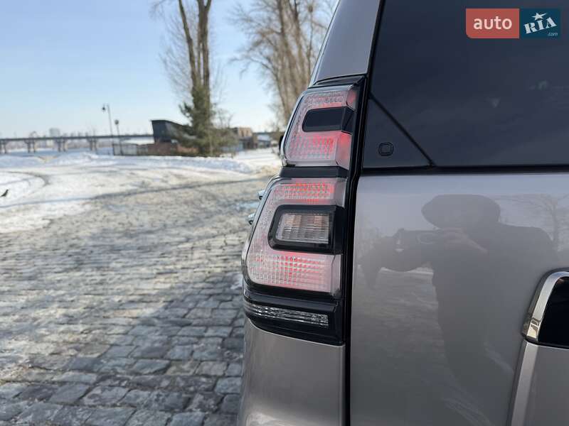 Toyota Land Cruiser Prado 2021