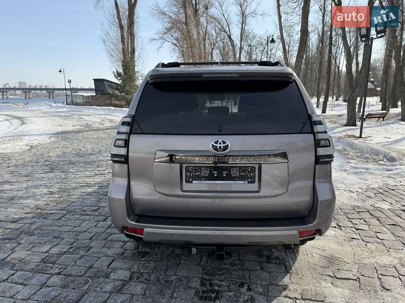 Toyota Land Cruiser Prado 2021