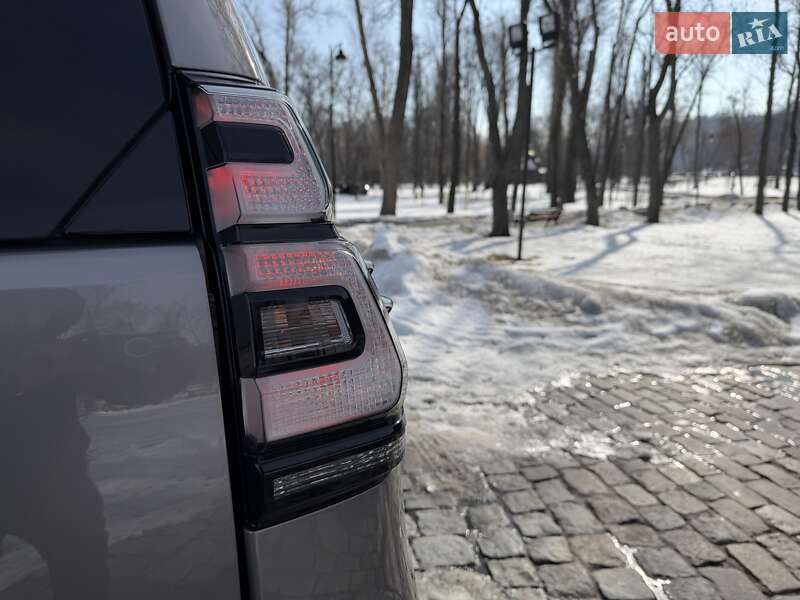 Toyota Land Cruiser Prado 2021