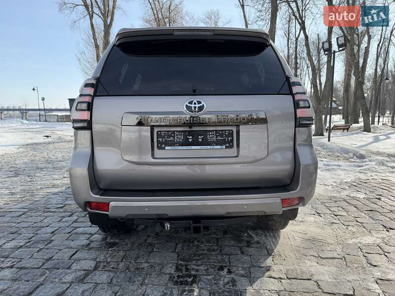 Toyota Land Cruiser Prado 2021