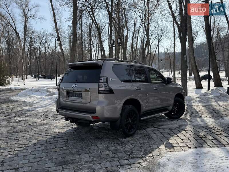 Toyota Land Cruiser Prado 2021