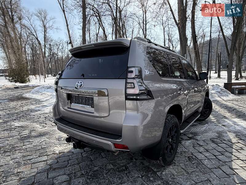Toyota Land Cruiser Prado 2021