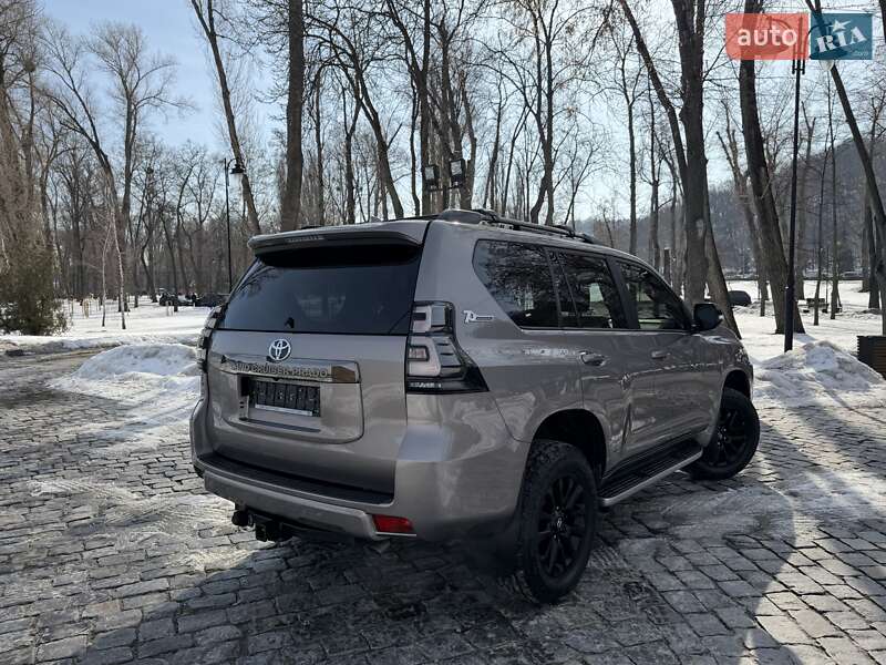 Toyota Land Cruiser Prado 2021