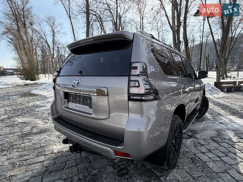 Toyota Land Cruiser Prado 2021