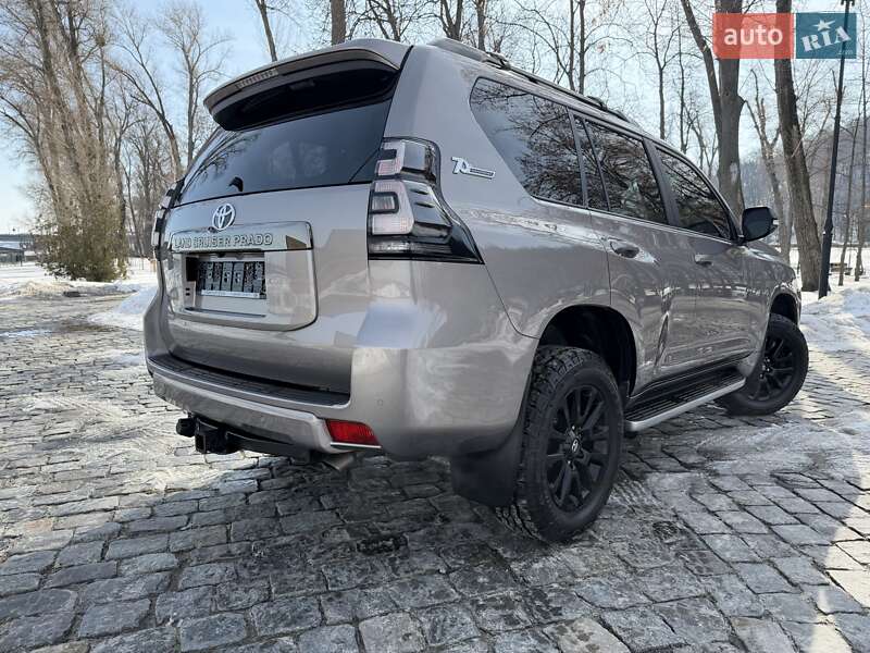 Toyota Land Cruiser Prado 2021