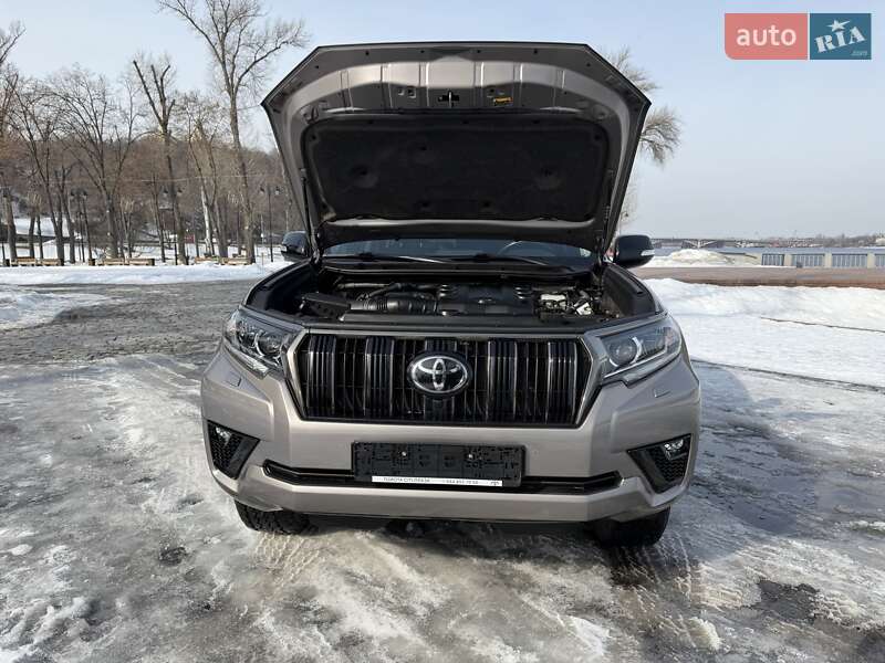 Toyota Land Cruiser Prado 2021