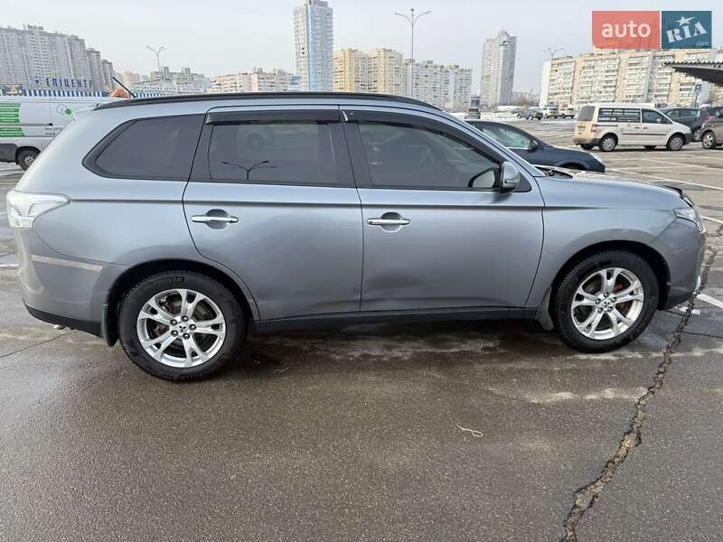 Mitsubishi Outlander 2013