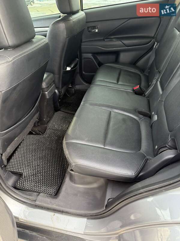 Mitsubishi Outlander 2013