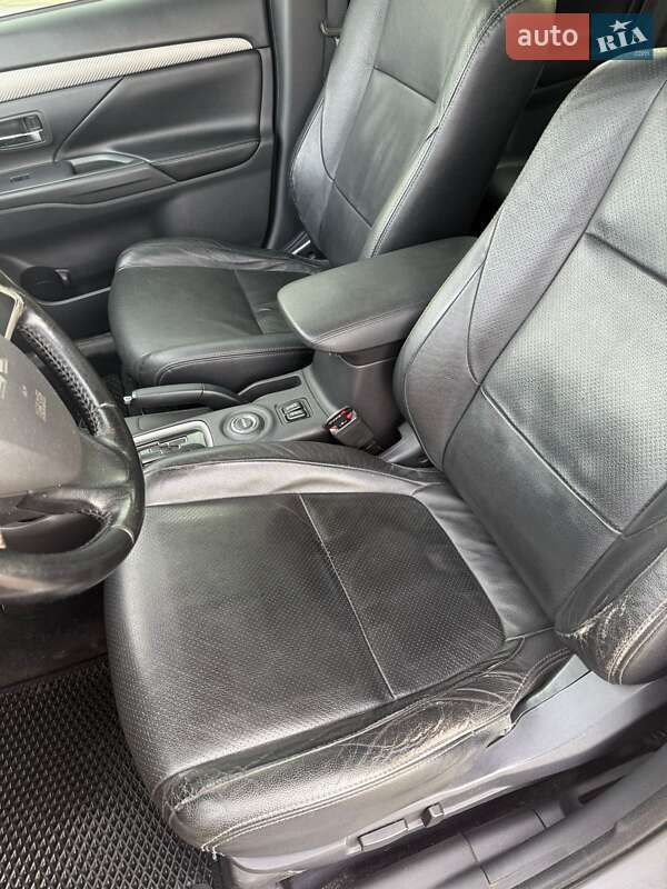 Mitsubishi Outlander 2013