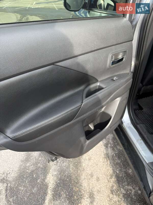 Mitsubishi Outlander 2013