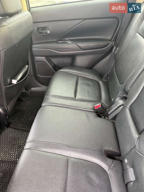 Mitsubishi Outlander 2013