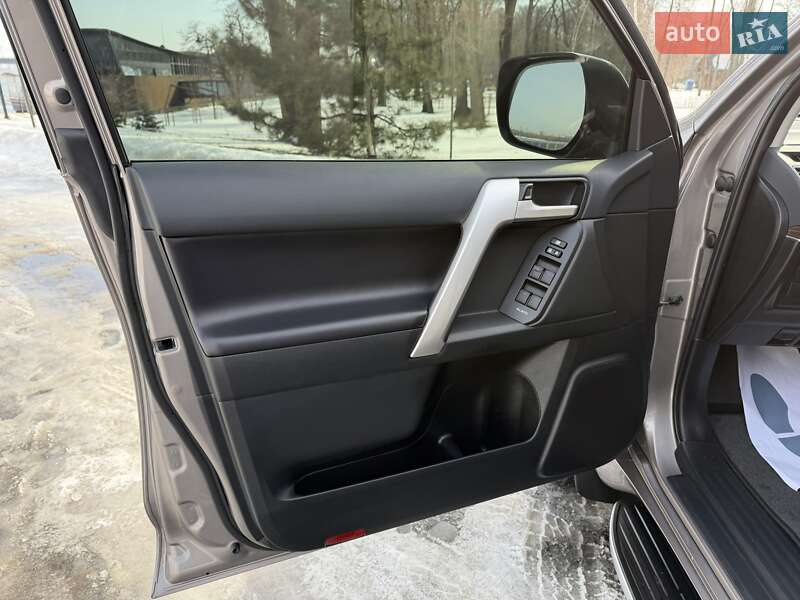 Toyota Land Cruiser Prado 2021