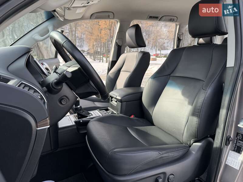 Toyota Land Cruiser Prado 2021