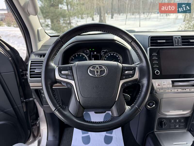 Toyota Land Cruiser Prado 2021