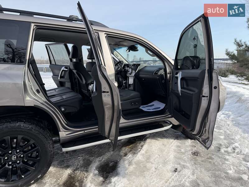 Toyota Land Cruiser Prado 2021