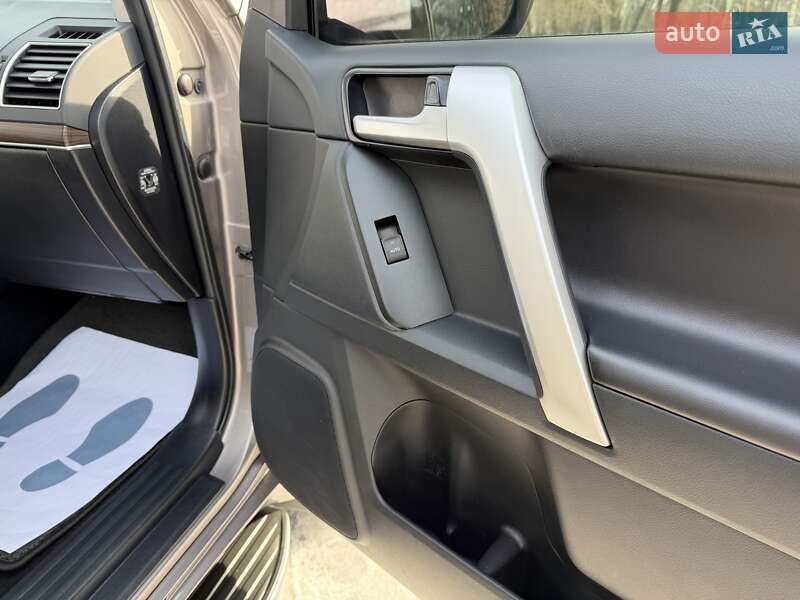 Toyota Land Cruiser Prado 2021