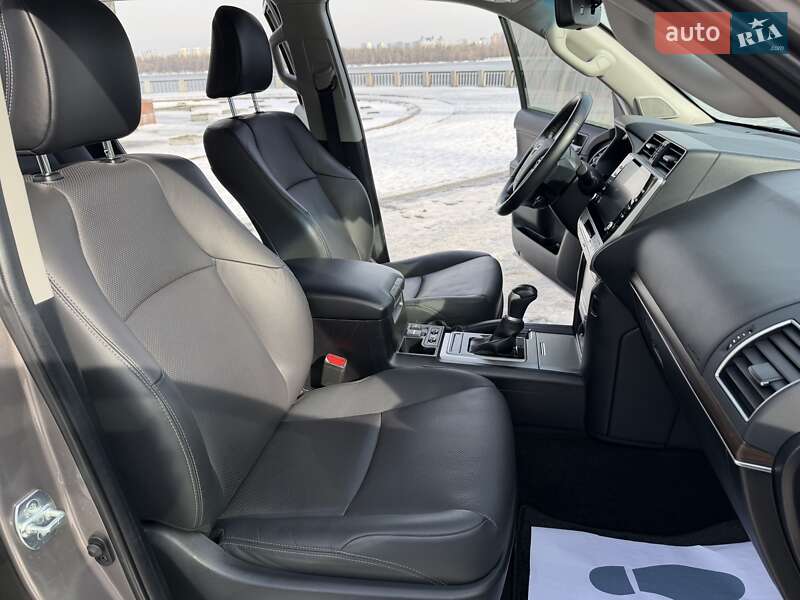 Toyota Land Cruiser Prado 2021